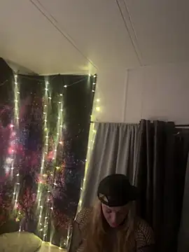 Snapshot of kayNkris chatting on December 22, 2025, 9:17 am kayNkris online show from December 22, 2025, 9:17 am