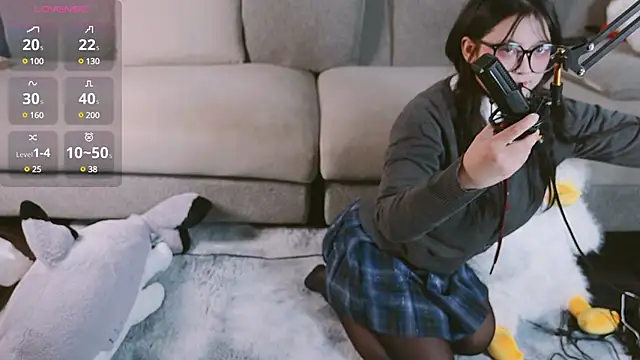 Yu UwU  online show from February 13, 2025, 2:42 pm