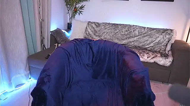 Magnetic Amy online show from January 11, 2025, 2:36 pm