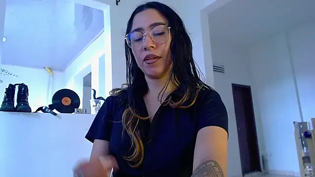 Snapshot of Maam_Ine chatting on May 1, 2026, 8:24 pm Maam Ine online show from May 1, 2026, 8:24 pm