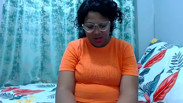 Teassa90 online show from October 19, 2025, 1:56 pm