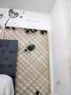 Mia WAll online show from January 1, 2025, 6:05 am