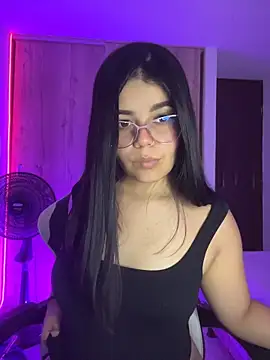 Snapshot of pretty_angela1 chatting on June 5, 2026, 6:52 am pretty angela1 online show from June 5, 2026, 6:52 am