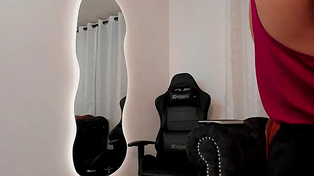 Snapshot of nicklause_froid chatting on February 15, 2025, 12:33 pm nicklause froid online show from February 15, 2025, 12:33 pm