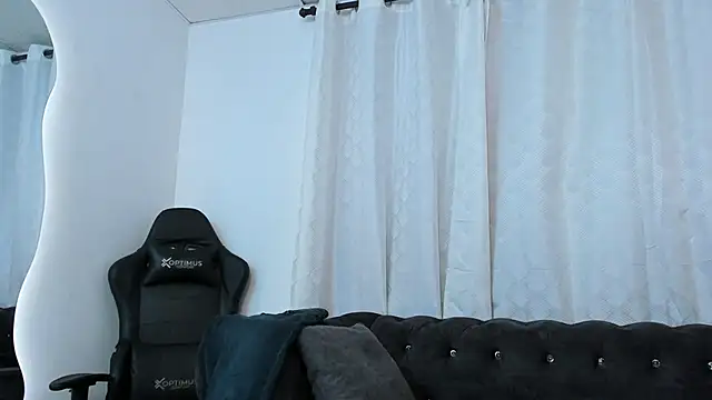 Snapshot of nicklause_froid chatting on February 16, 2025, 3:58 am nicklause froid online show from February 16, 2025, 3:58 am