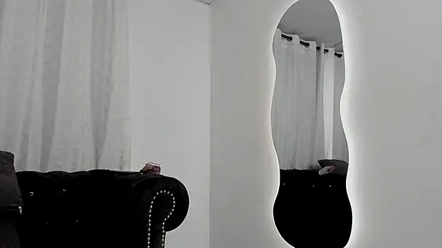 Snapshot of nicklause_froid chatting on March 3, 2025, 1:09 pm nicklause froid online show from March 3, 2025, 1:09 pm