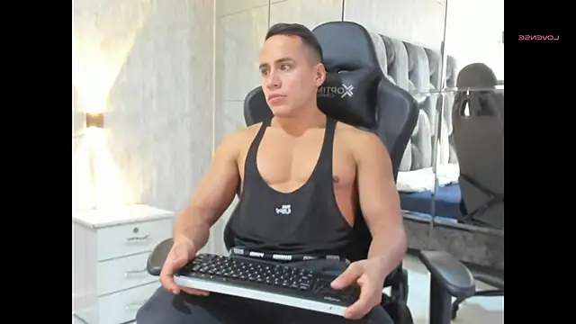 Snapshot of nicklause_froid chatting on March 11, 2025, 12:50 pm nicklause froid online show from March 11, 2025, 12:50 pm