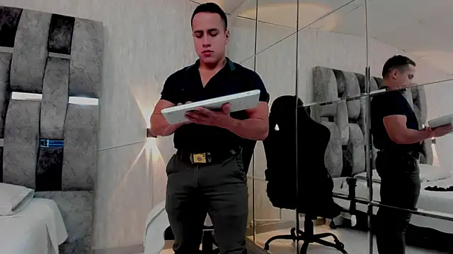 Snapshot of nicklause_froid chatting on March 15, 2025, 12:34 pm nicklause froid online show from March 15, 2025, 12:34 pm