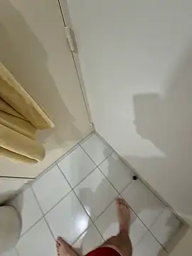 Snapshot of Maxoux02 chatting on February 15, 2025, 6:01 pm Maxoux02 online show from February 15, 2025, 6:01 pm