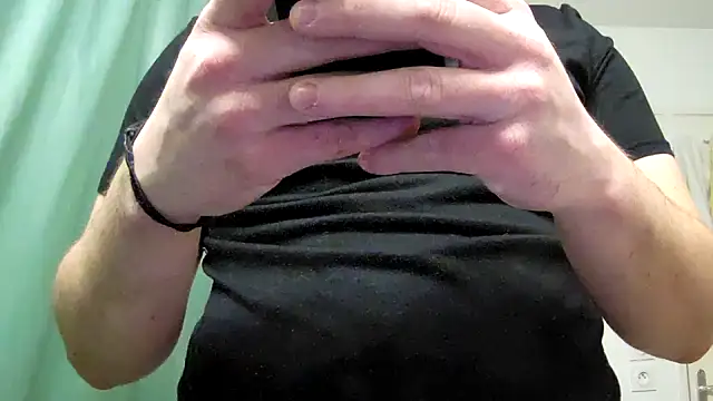 Snapshot of Maxoux02 chatting on February 18, 2025, 5:21 pm Maxoux02 online show from February 18, 2025, 5:21 pm