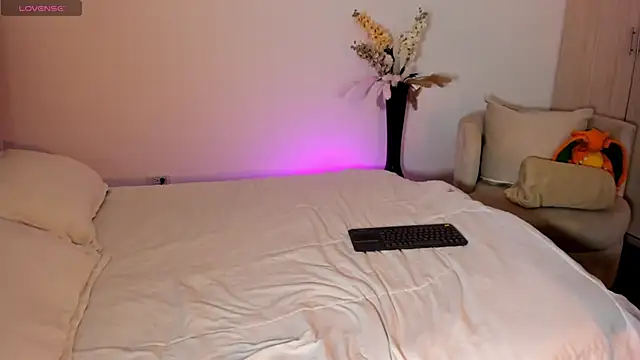 rachaeldeckard   online show from September 10, 2025, 6:24 am