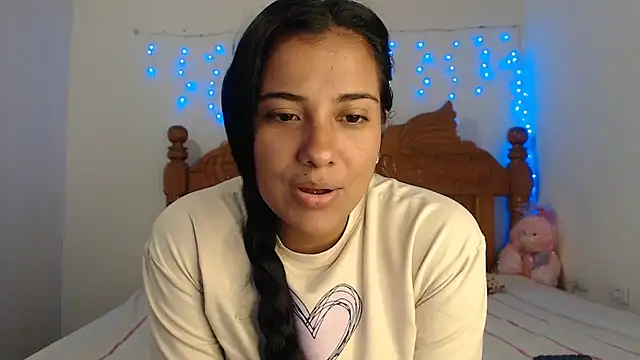Snapshot of Coral0403 chatting on February 8, 2025, 7:38 pm Coral0403 online show from February 8, 2025, 7:38 pm