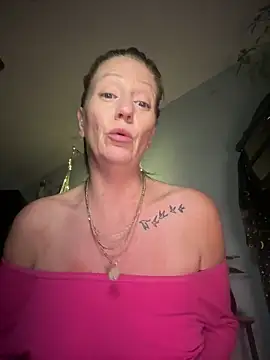 Snapshot of AlessasRoom chatting on May 3, 2026, 5:13 am AlessasRoom online show from May 3, 2026, 5:13 am