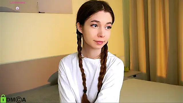 LittleOriana online show from January 19, 2025, 7:58 pm