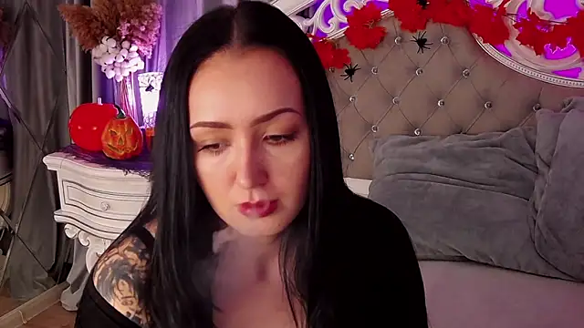 Snapshot of KimKhallifa chatting on November 4, 2025, 5:28 am KimKhallifa online show from November 4, 2025, 5:28 am