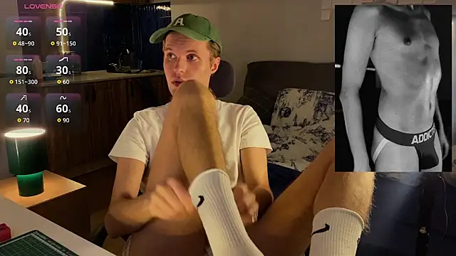 Leonnextdoor online show from February 14, 2026, 9:22 pm