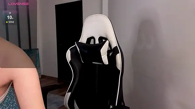 MissKrisWine online show from December 28, 2024, 3:04 pm