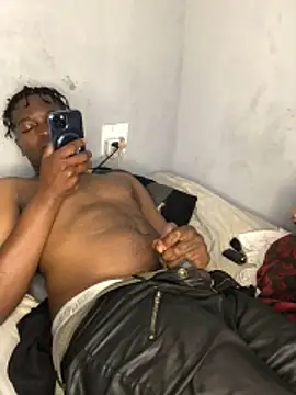 Redfucks333 online show from December 3, 2025, 11:25 pm