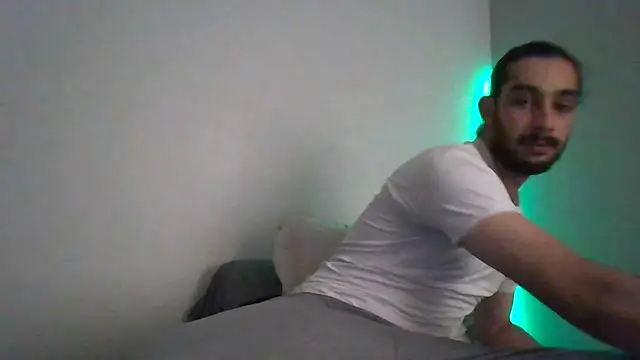 Levi Latino online show from October 10, 2025, 11:04 pm