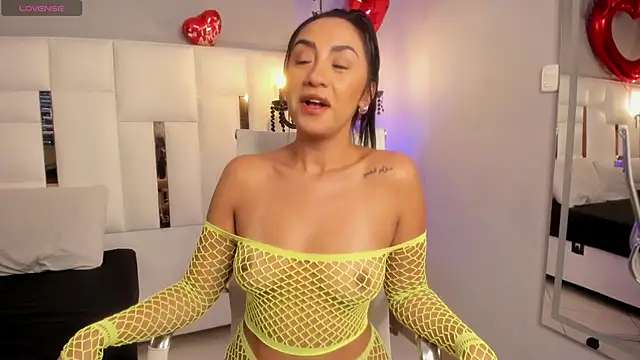 MAGIC AURORAA online show from February 20, 2025, 2:57 pm