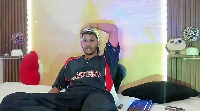 Snapshot of Evans777_ chatting on January 10, 2025, 7:04 am Evans777 online show from January 10, 2025, 7:04 am