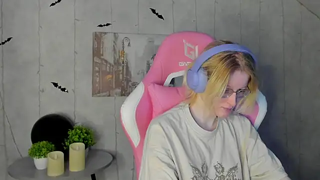 ElizabethHarpper online show from November 5, 2025, 1:27 am