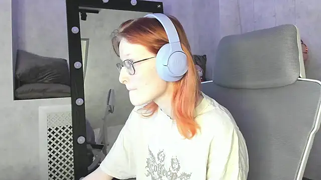 ElizabethHarpper online show from February 25, 2026, 5:11 pm