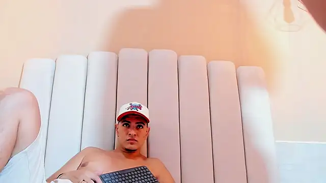 DAVID VICTORIAA online show from January 27, 2025, 6:41 pm