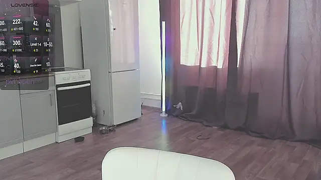 kittenrisha online show from November 4, 2025, 5:17 am