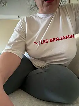 derya35 online show from April 12, 2026, 7:46 am