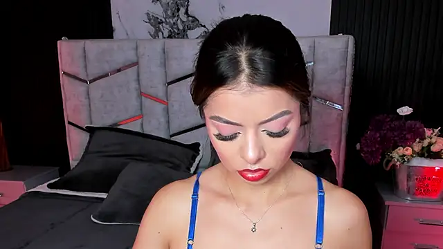 daniiphoeniixx online show from December 22, 2025, 8:28 pm