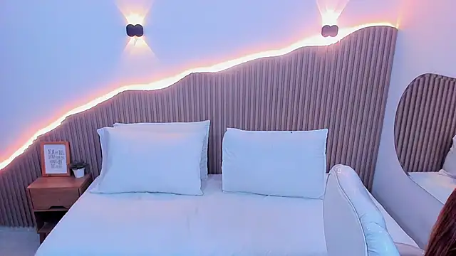 Annie kurt  online show from March 20, 2025, 5:13 am