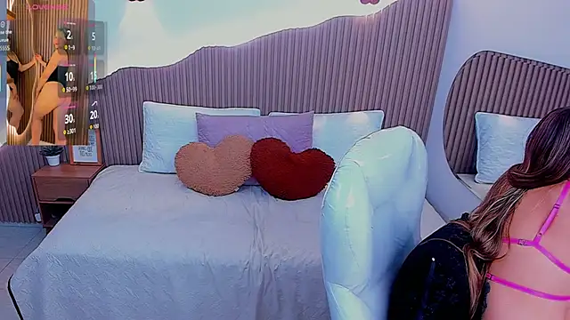 Annie kurt  online show from September 12, 2025, 5:24 pm