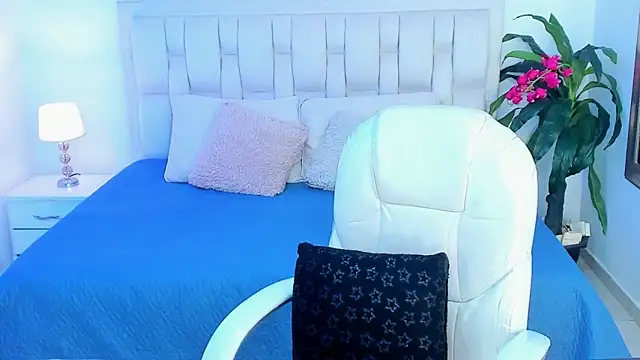 Annie kurt  online show from October 8, 2025, 8:39 pm