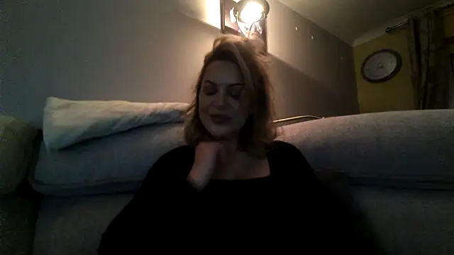 Gigi-Honey online show from October 17, 2025, 7:27 pm