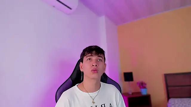 Snapshot of Brian-Ausslos chatting on December 29, 2024, 4:38 am Brian-Ausslos online show from December 29, 2024, 4:38 am