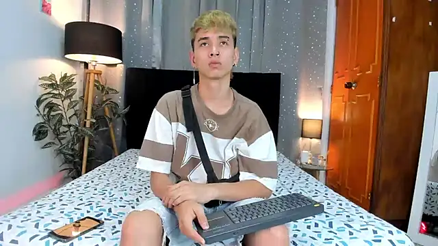 Snapshot of Brian-Ausslos chatting on January 31, 2025, 4:47 am Brian-Ausslos online show from January 31, 2025, 4:47 am