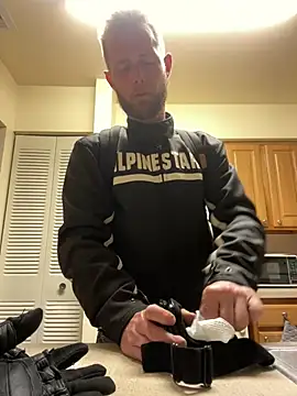 Snapshot of bjay1210 chatting on February 17, 2025, 2:31 am bjay1210 online show from February 17, 2025, 2:31 am