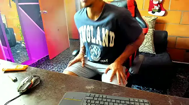 Adam Valenciia online show from February 10, 2025, 4:58 pm