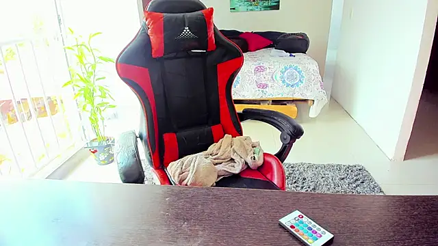 Adam Valenciia online show from October 15, 2025, 5:13 pm