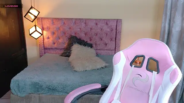 michell petty01 online show from October 29, 2025, 11:17 pm