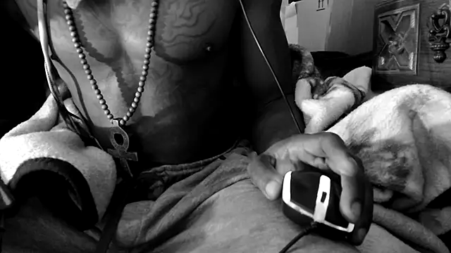 Snapshot of dominatingblacklove chatting on September 30, 2025, 9:25 am dominatingblacklove online show from September 30, 2025, 9:25 am