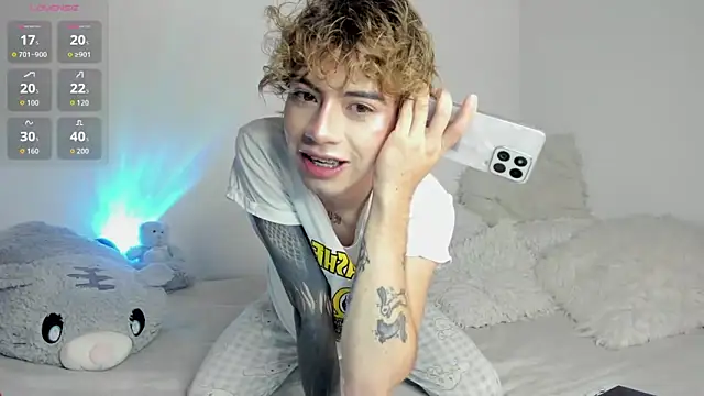 Snapshot of Henophiid chatting on November 3, 2025, 2:57 am Henophiid online show from November 3, 2025, 2:57 am