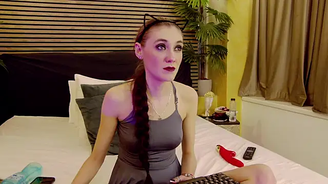 SamaraSinn online show from January 24, 2025, 11:48 am