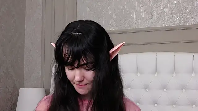 Little  Iris online show from March 9, 2025, 4:27 am