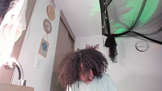 Snapshot of bronwgirl69 chatting on October 9, 2025, 10:08 pm bronwgirl69 online show from October 9, 2025, 10:08 pm