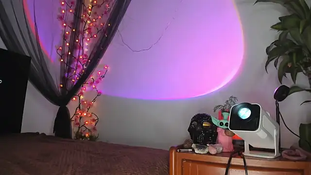 Snapshot of bronwgirl69 chatting on October 30, 2025, 2:13 am bronwgirl69 online show from October 30, 2025, 2:13 am