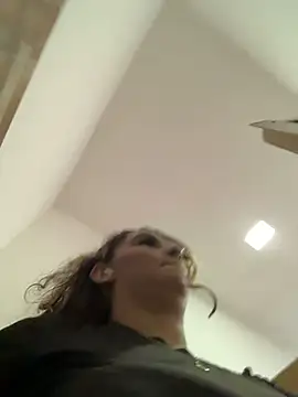 mamifresita online show from December 18, 2025, 11:11 pm