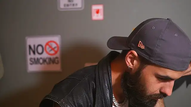 HairyRobxxx online show from November 26, 2025, 9:05 pm