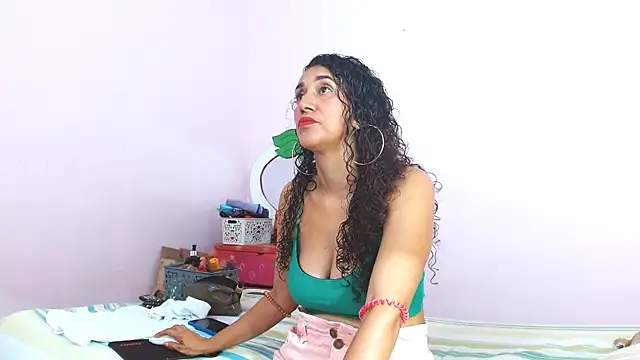 latinabueno41 online show from January 17, 2025, 4:04 pm